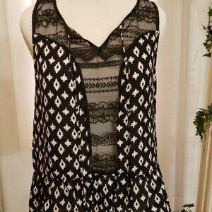 Lily Rose Black and white lace top sz XL